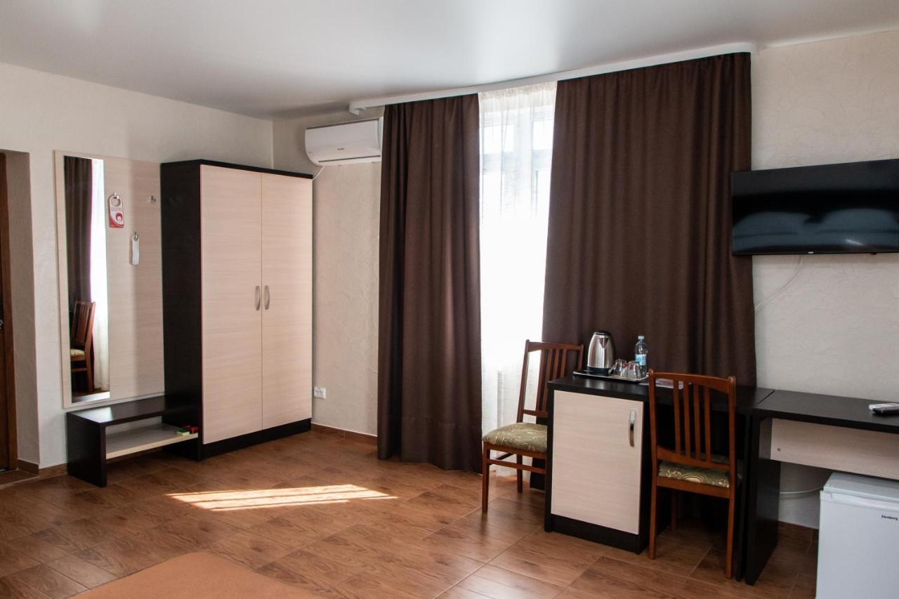 Hotel Maria Kropyvnytsky Buitenkant foto
