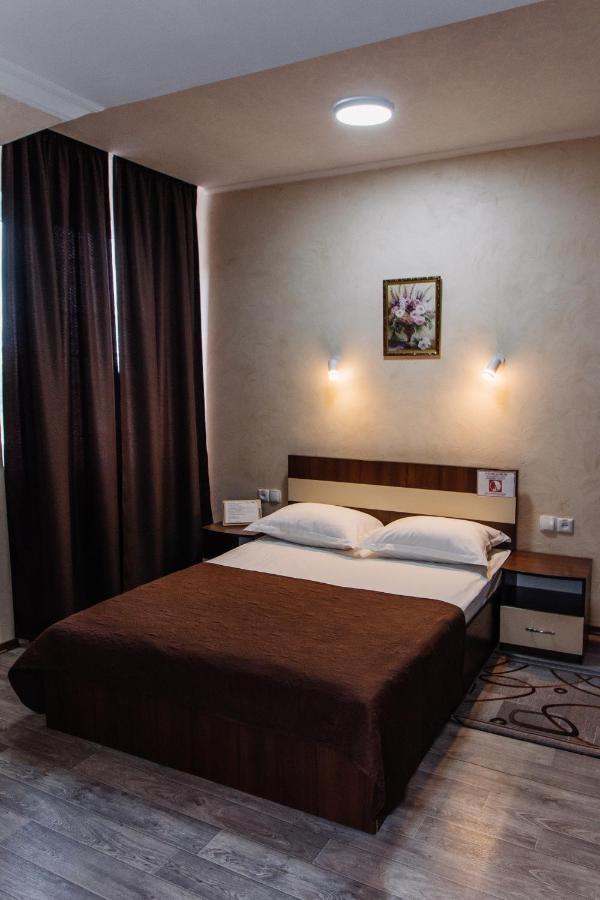 Hotel Maria Kropyvnytsky Buitenkant foto