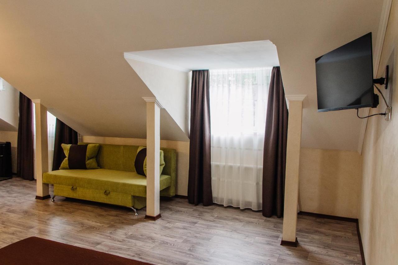 Hotel Maria Kropyvnytsky Buitenkant foto