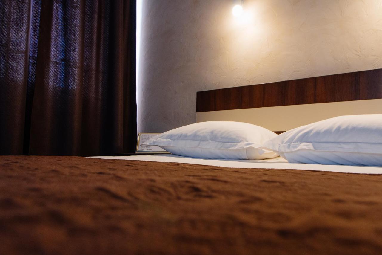 Hotel Maria Kropyvnytsky Buitenkant foto
