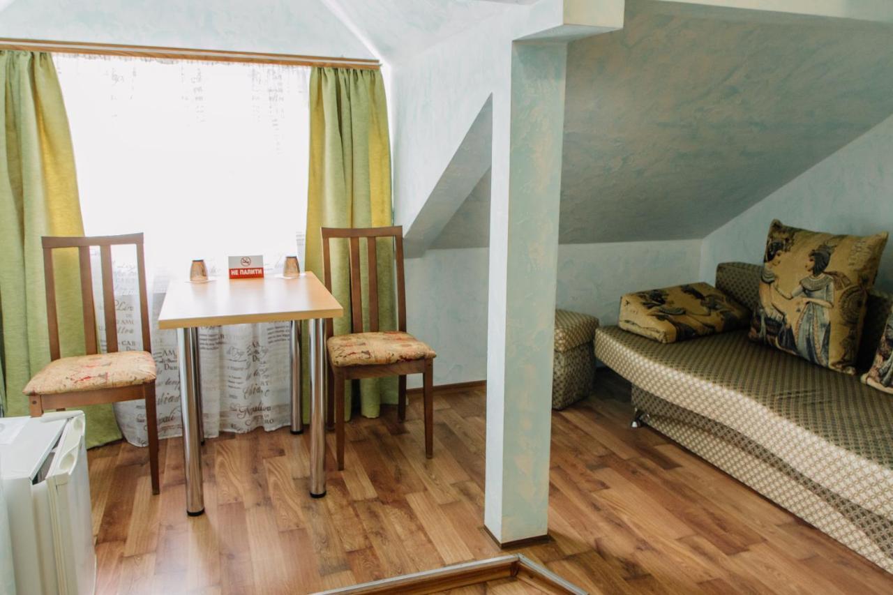Hotel Maria Kropyvnytsky Buitenkant foto