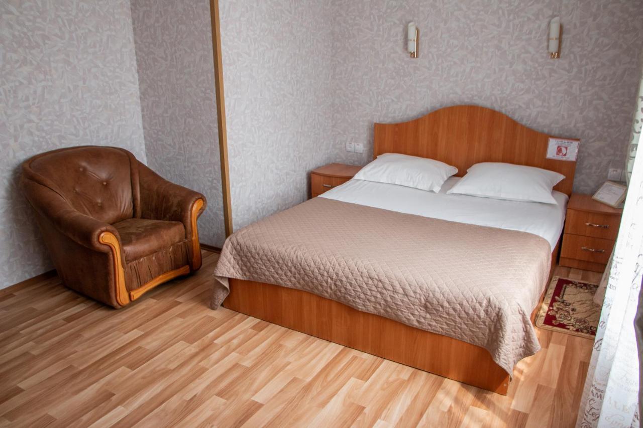 Hotel Maria Kropyvnytsky Buitenkant foto