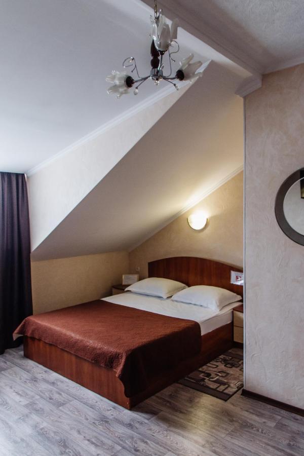 Hotel Maria Kropyvnytsky Buitenkant foto