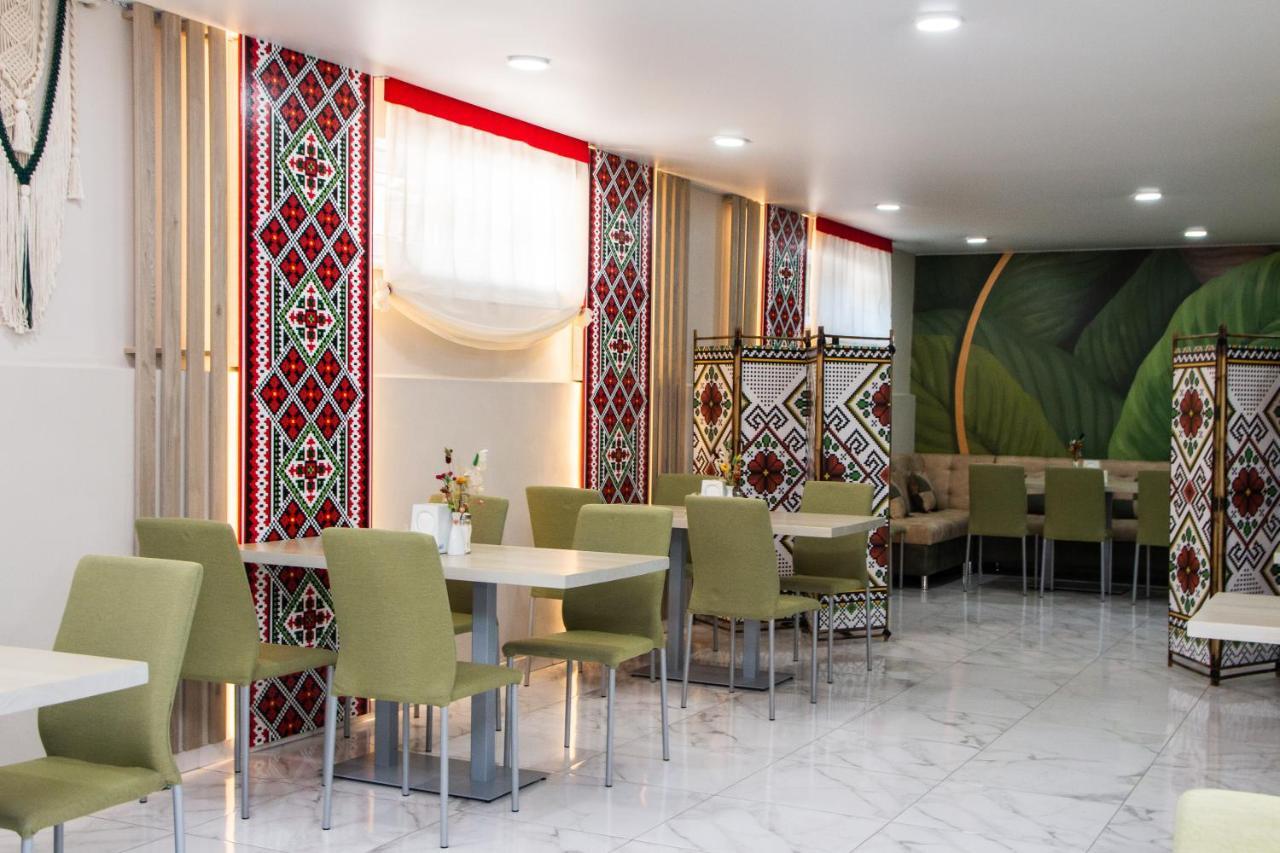 Hotel Maria Kropyvnytsky Buitenkant foto